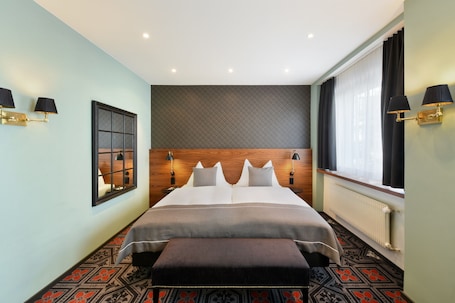 Superior Double Room | Minibar, in-room safe, desk, rollaway beds