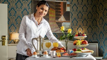 Daily continental breakfast (EUR 10 per person)