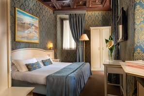 Premium bedding, Select Comfort beds, minibar, in-room safe - Residenza Canova Tadolini (Rome)