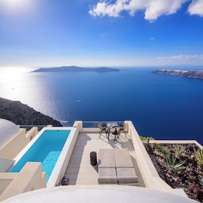 Deluxe Suite, Private Pool, Caldera & Sea View | Terrasse/patio