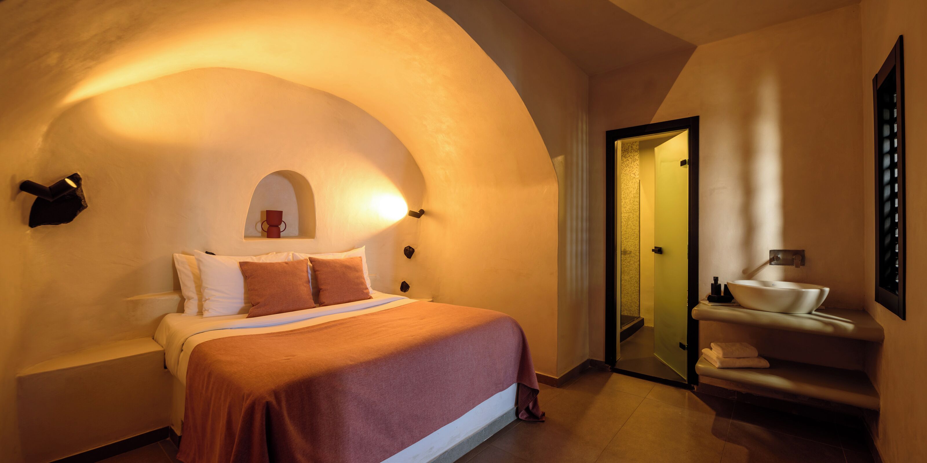 Luxe beddengoed, pillowtop-bedden, een kluis op de kamer