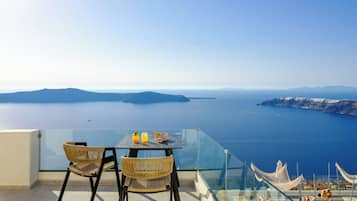 Elite Apartment, 2 Bedrooms, Caldera & Sea View | Terrace/patio