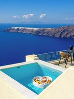 Deluxe Suite, Private Pool, Caldera & Sea View | Terrace/patio