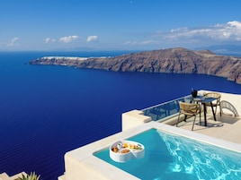 Deluxe Suite, Private Pool, Caldera & Sea View | Terrace/patio