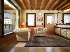 Pintu masuk interior