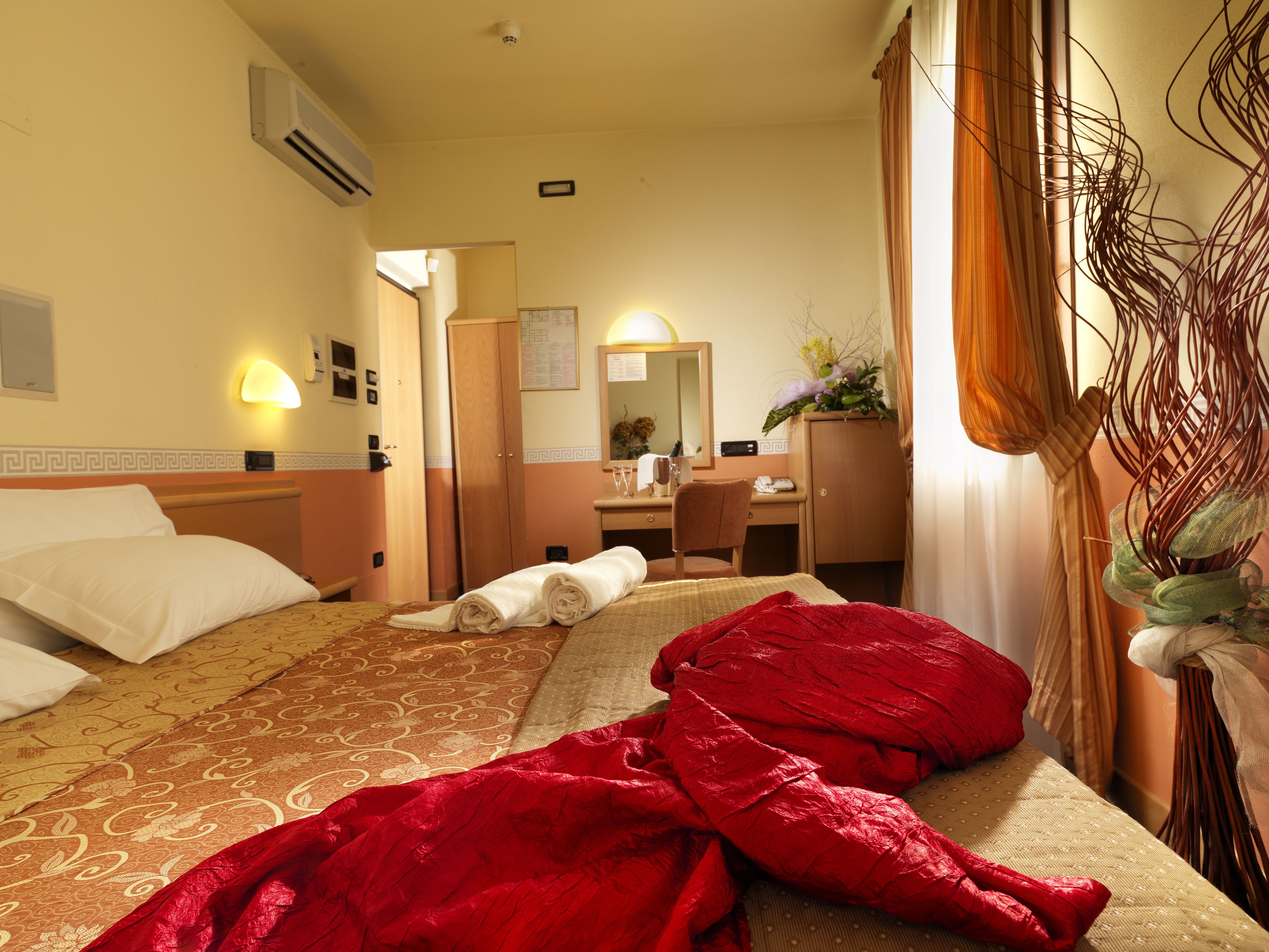 minibar, in-room safe, desk, soundproofing