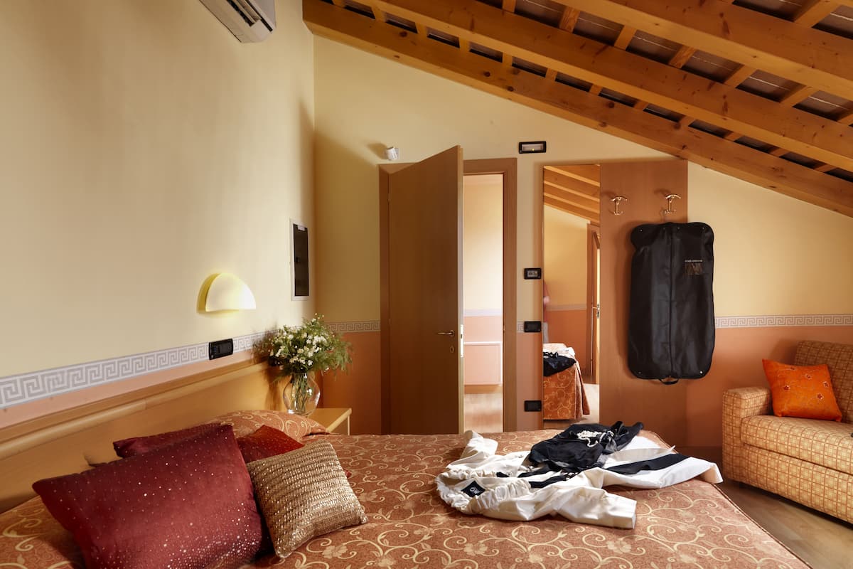 minibar, in-room safe, desk, soundproofing