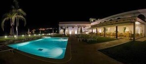Seasonal outdoor pool, pool umbrellas, sun loungers - Grotta di Tiberio (SPERLONGA)