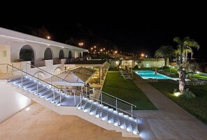 Seasonal outdoor pool, pool umbrellas, sun loungers - Grotta di Tiberio (SPERLONGA)
