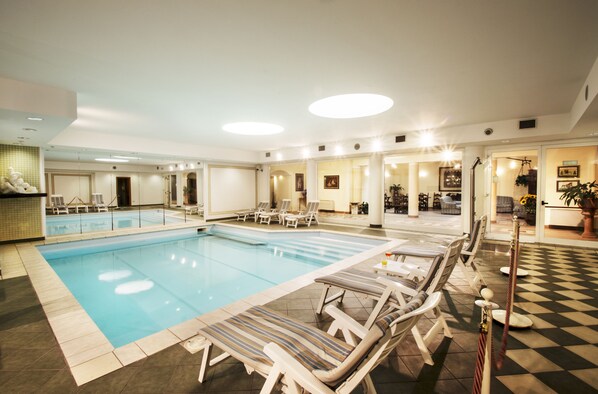 Indoor pool, seasonal outdoor pool, sun loungers