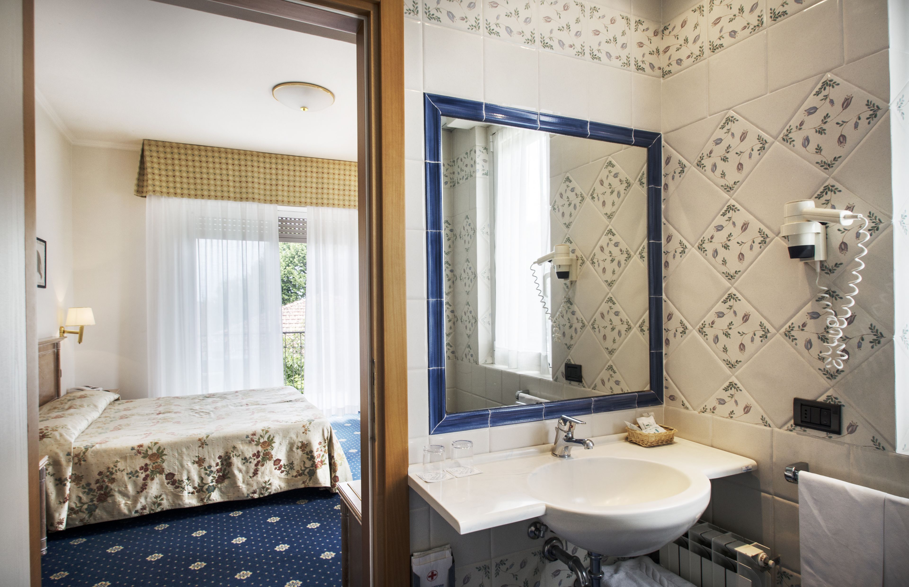 double room single use | 1 bedroom, in-room safe, individually decorated, individually furnished