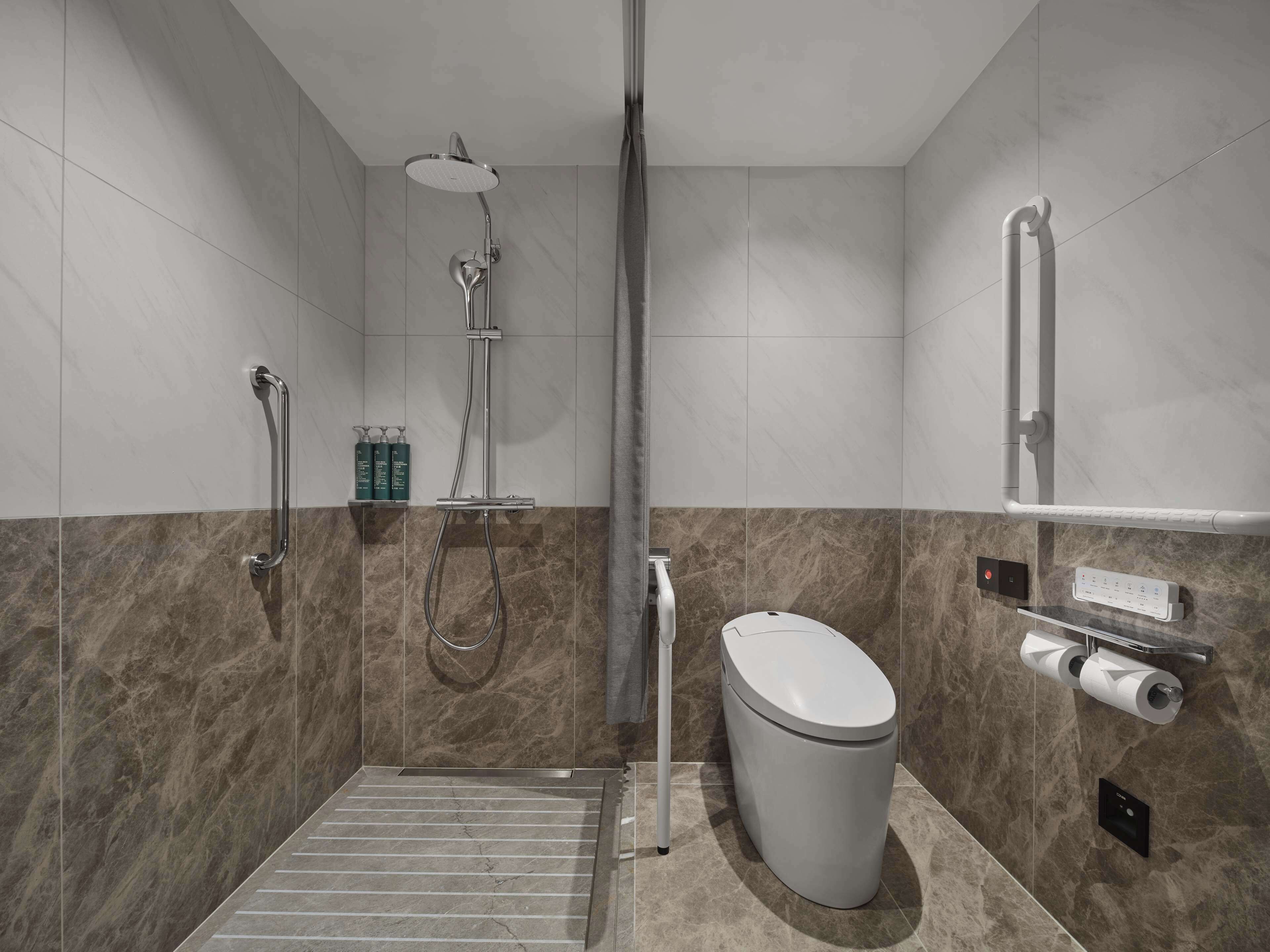 Kamar, 1 Tempat Tidur King, akses difabel | Shower kamar mandi