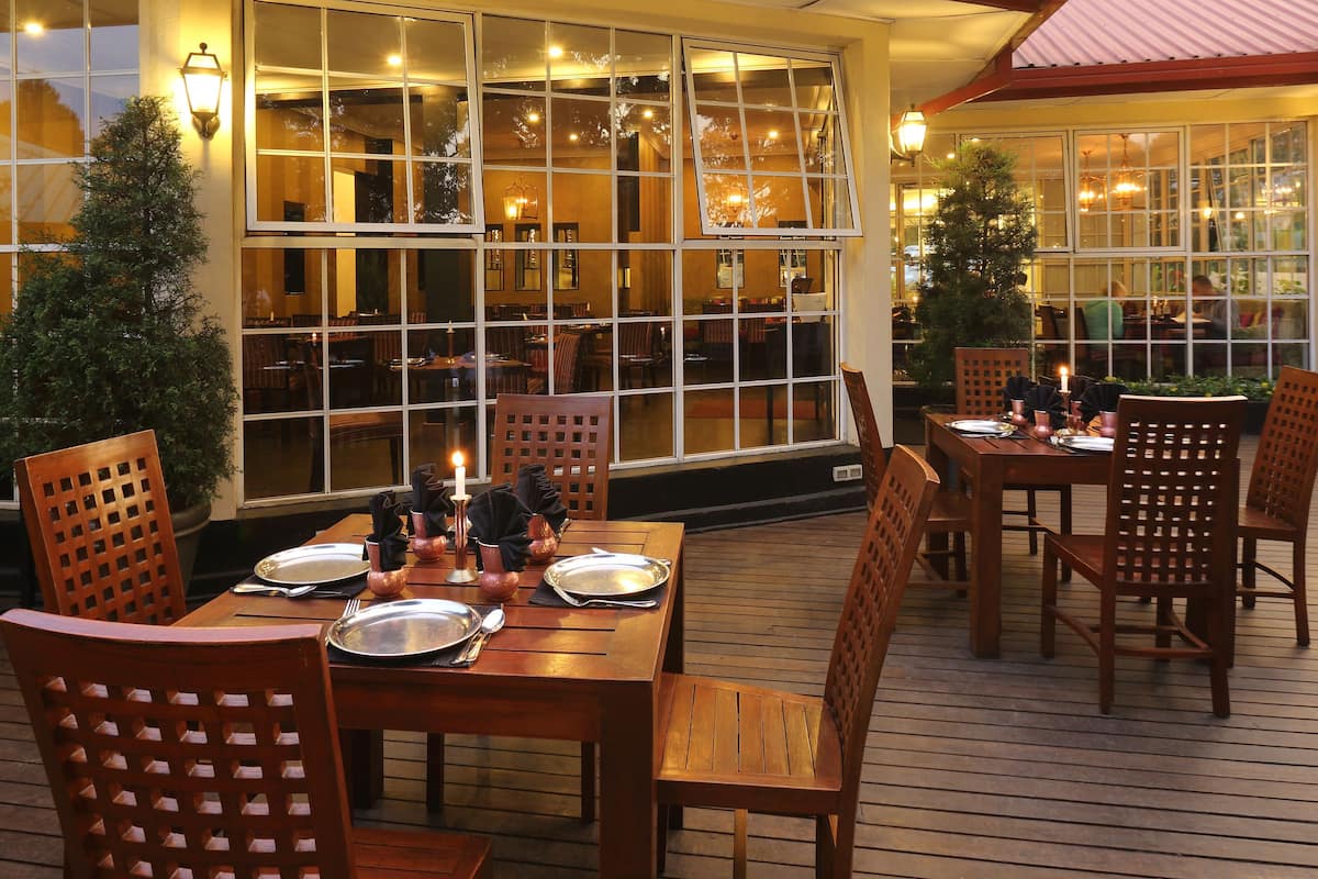 4 restaurants, lunch, dinner served; indian cuisine