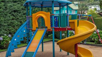 Área de juegos infantiles al aire libre