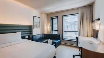 Caja de seguridad en la habitaciĂłn, escritorio y cortinas blackout