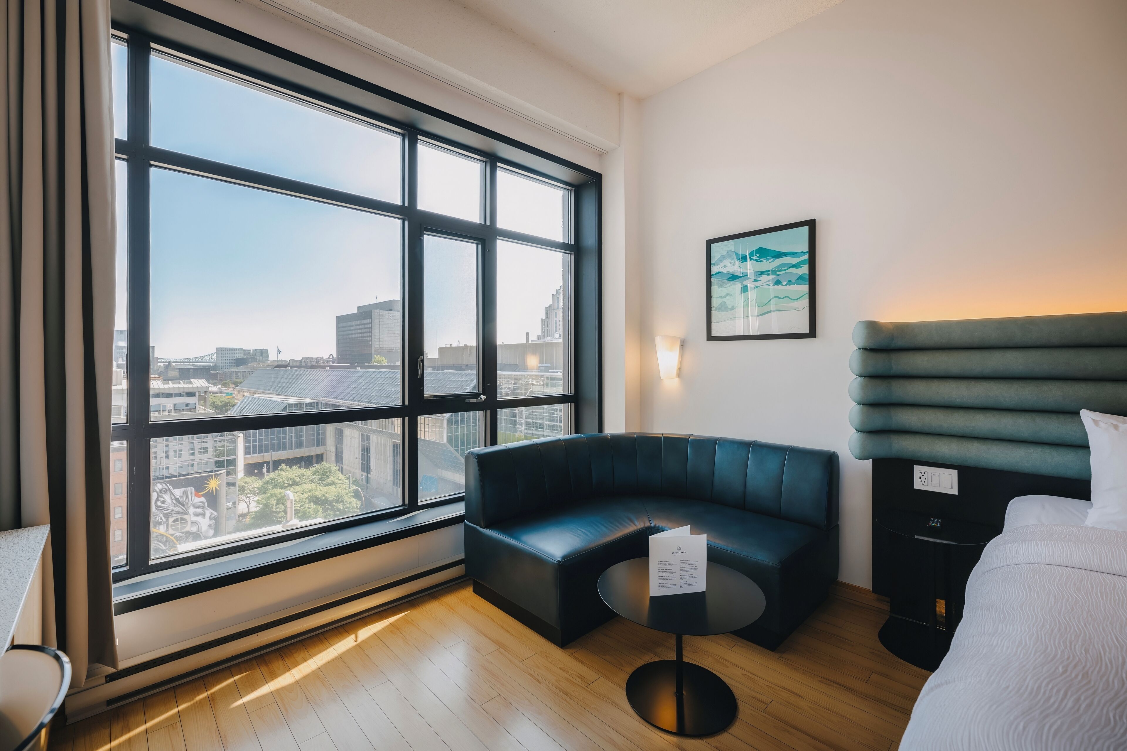 Standard Room, 1 King Bed | In-room safe, desk, blackout curtains, iron/ironing board