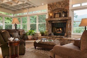Fireplace - Andon-Reid Inn B&B (Waynesville)