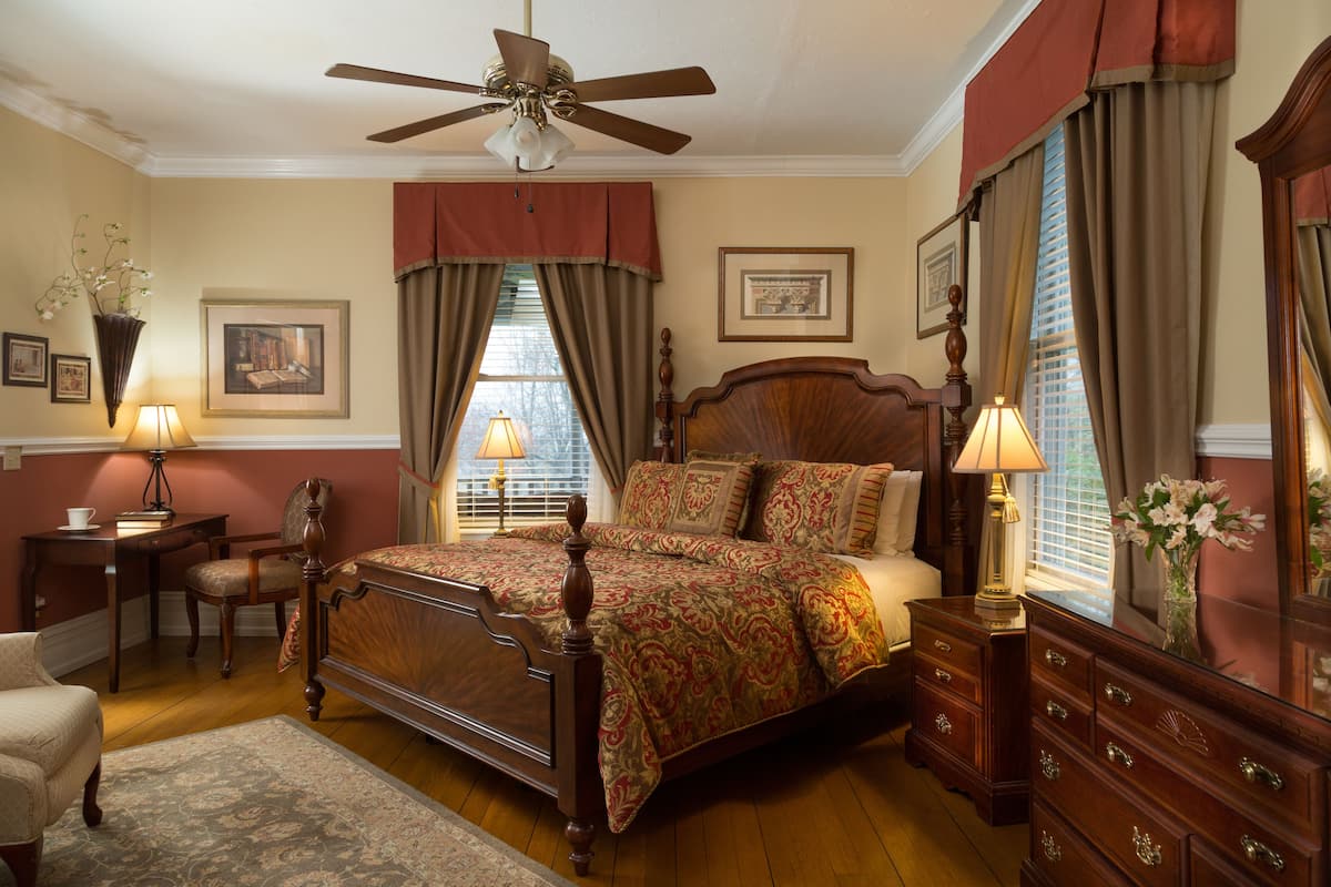 Grand Library Suite | Premium bedding, pillowtop beds, desk, soundproofing