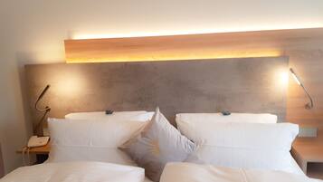 Premium-Doppelzimmer, Balkon | Allergikerbettwaren, Schreibtisch, laptopgeeigneter Arbeitsplatz