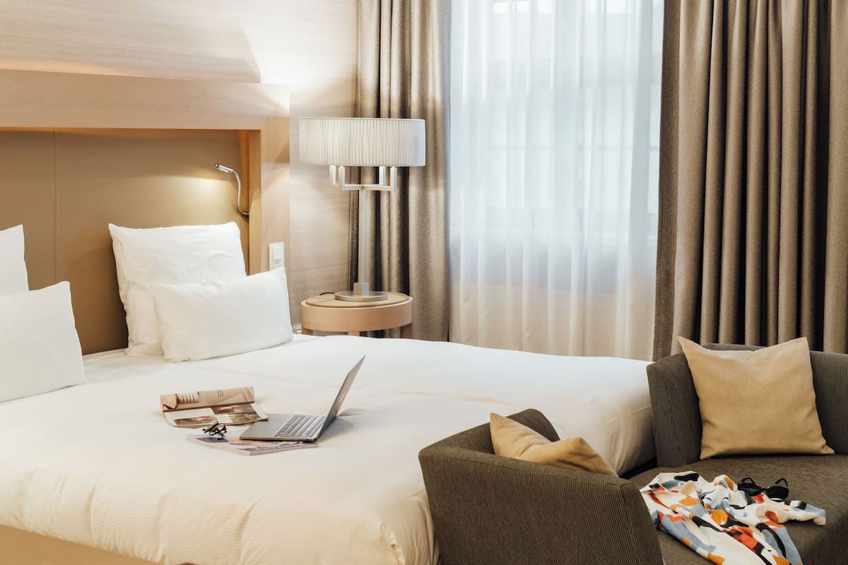 premium bedding, minibar, in-room safe, desk