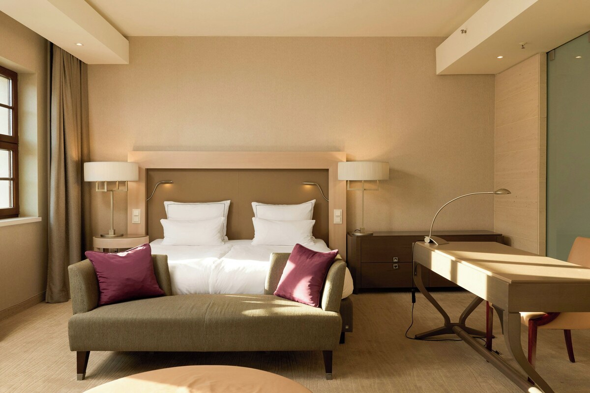 Superior Suite, 1 Double Bed | Premium bedding, minibar, in-room safe, desk