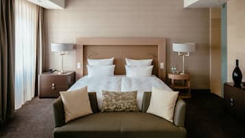 Hochwertige Bettwaren, Minibar, Zimmersafe, Schreibtisch