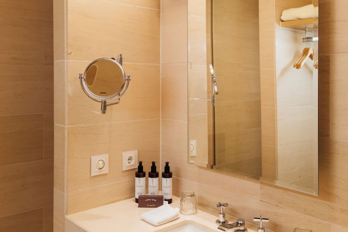 classic room, 1 queen bed | bathroom | deep-soaking bathtub, rainfall showerhead, free toiletries, hair dryer