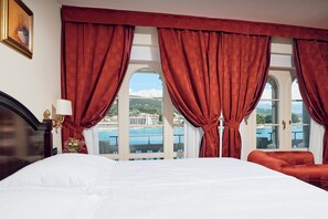 Dobbeltrom – deluxe, balkong, sjøutsikt | Sengetøy av topp kvalitet, minibar og safe på rommet