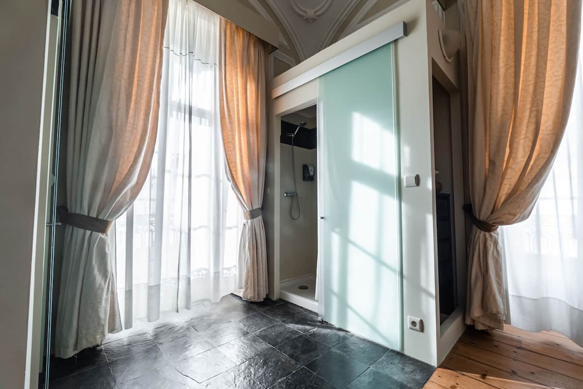 standard double or twin room | desk, iron/ironing board, travel cot, free wifi