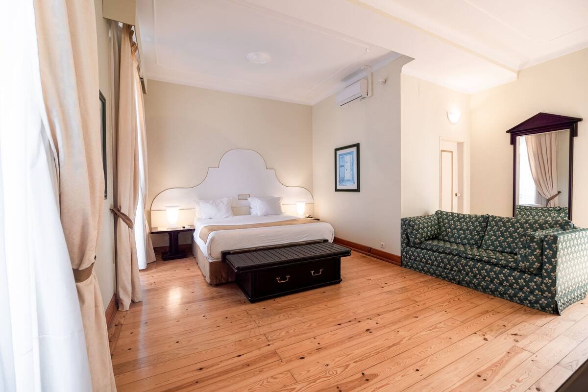 superior double or twin room | desk, iron/ironing board, travel cot, free wifi