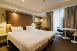 Basement Executive Room (double or twin)  | Hypo-allergenic bedding, in-room safe, individually decorated - Hotel Roemer (Amsterdam)