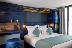 Superior Room with Balcony | Premium bedding, in-room safe, desk, soundproofing - Hotel Whistler (Paris)