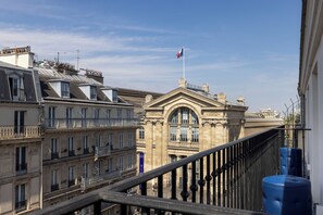 Superior Room with Balcony | Sengetøy av topp kvalitet, safe på rommet, skrivebord og lydisolert