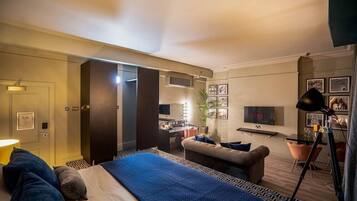 Individuell dekoriert, individuell eingerichtet, Schreibtisch