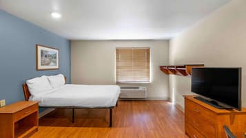Desk, laptop workspace, iron/ironing board, free WiFi