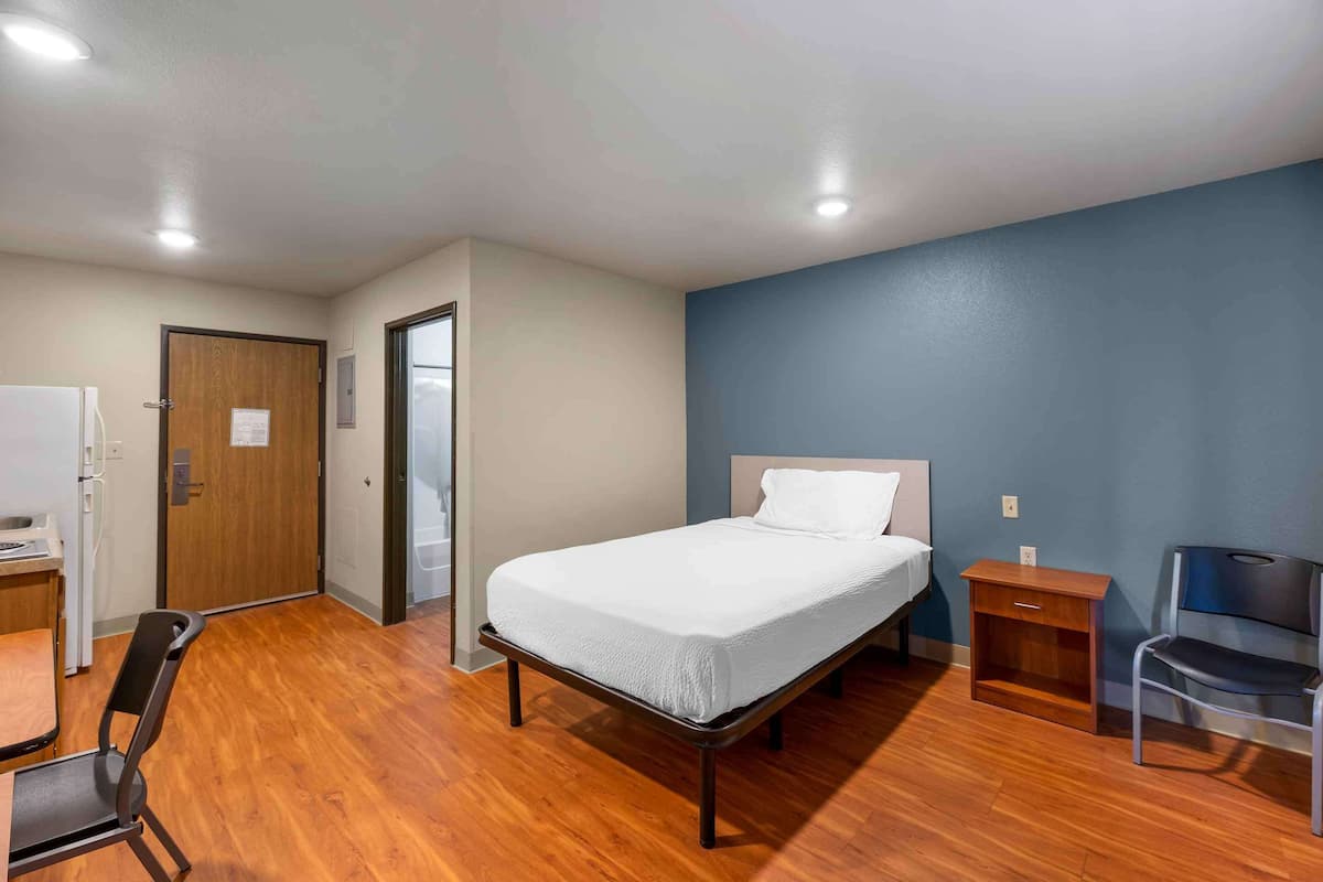Standard Studio, Non Smoking, Refrigerator & Microwave | Desk, laptop workspace, iron/ironing board, free WiFi