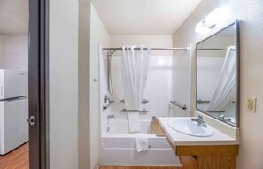 Standard Studio, 2 Double Beds, Non Smoking, Refrigerator & Microwave | Bathroom