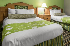 Desk, laptop workspace, iron/ironing board, free WiFi - Rodeway Inn & Suites Winter Haven Chain Of Lakes (Winter Haven)