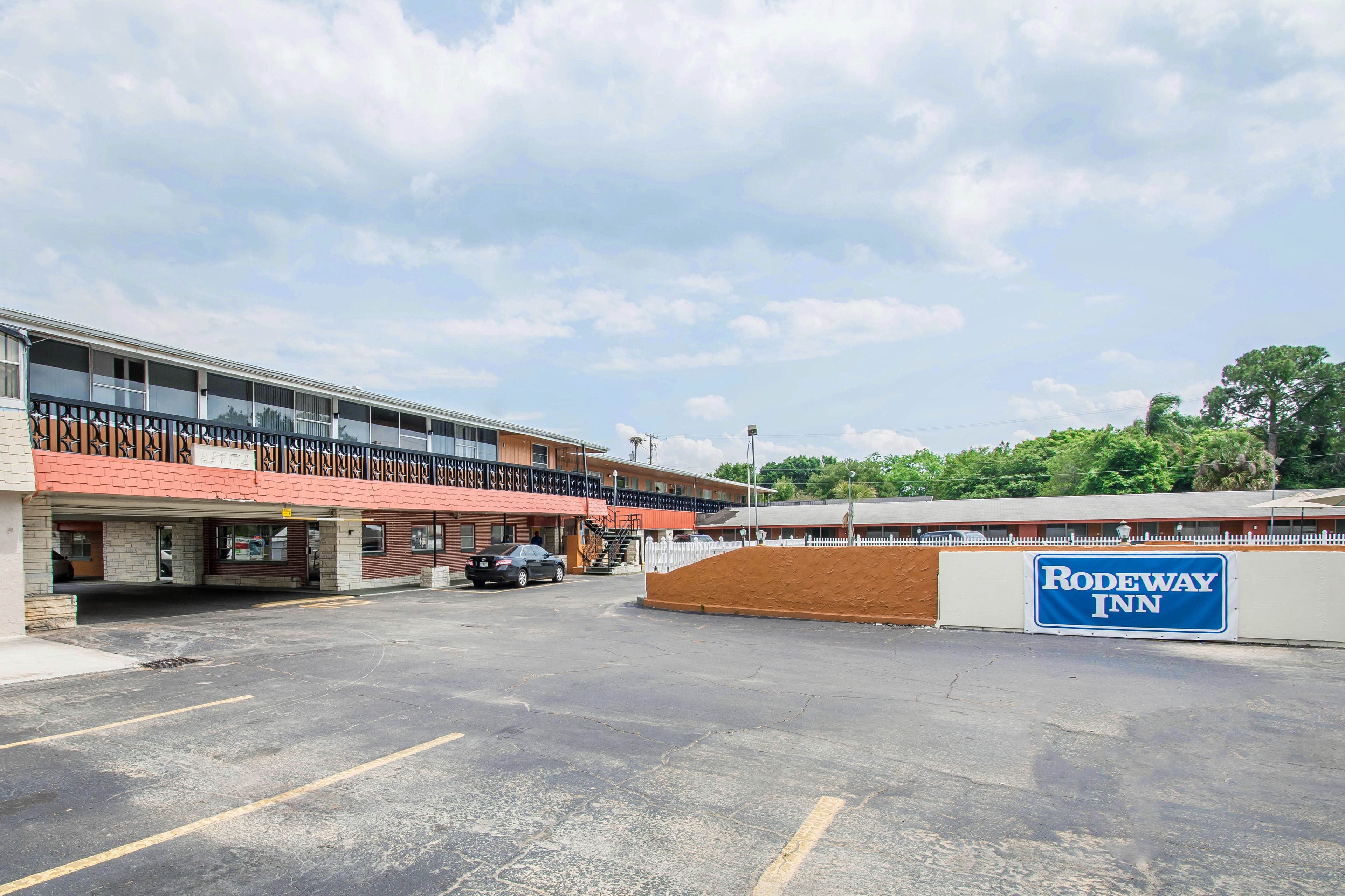 Foto - Rodeway Inn & Suites Winter Haven Chain of Lakes