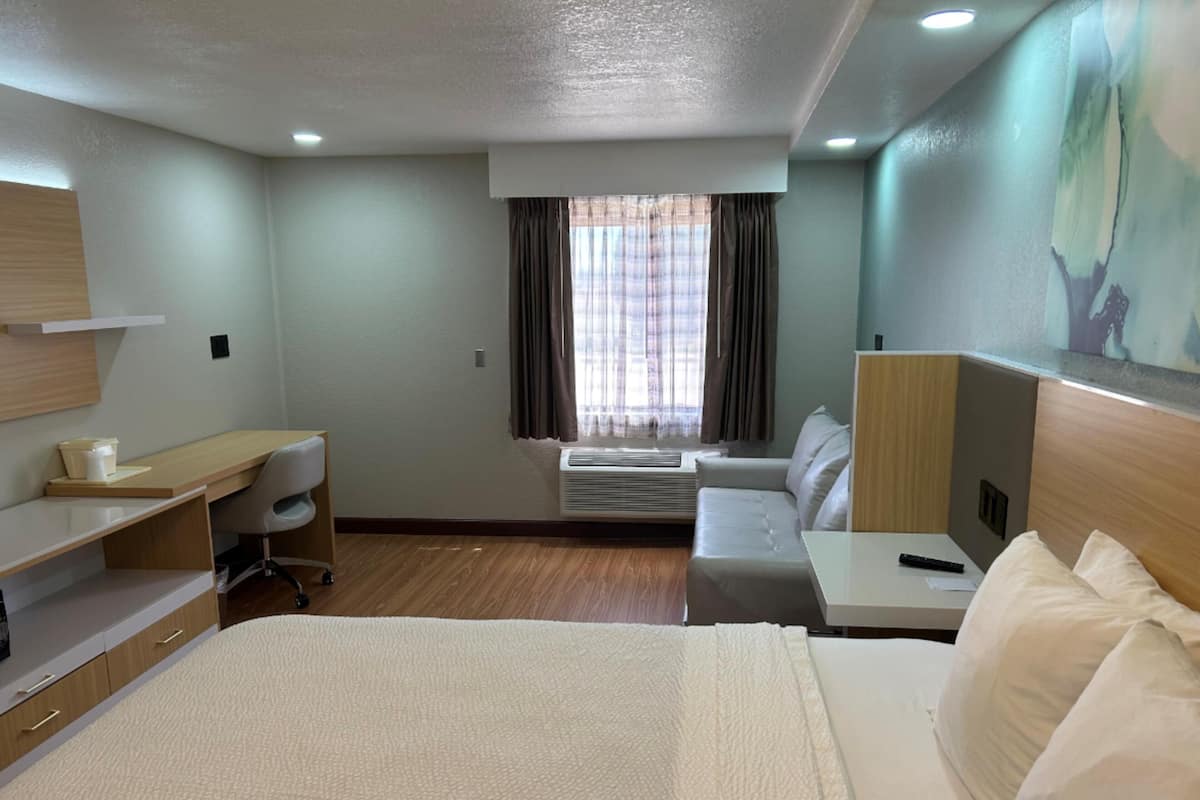 Room, 1 King Bed, Non Smoking