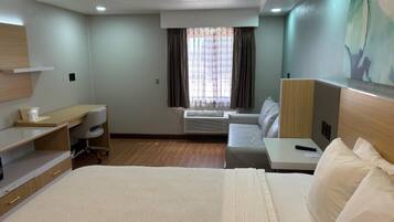 Chambre, 1 très grand lit, non-fumeur | Ameublement unique, bureau, espace de travail pour ordinateurs portables