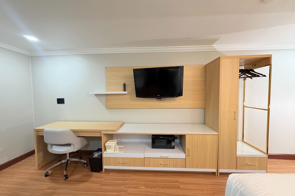 Deluxe kamer, 1 kingsize bed, niet-roken | Pillowtop-bedden, een bureau, een laptopwerkplek