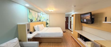 Con arredamento individuale, una scrivania, postazione laptop