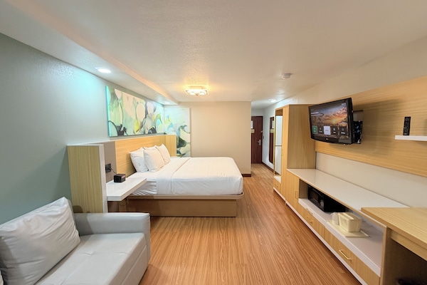 Colchones con pillow-top, muebles diferentes y escritorio