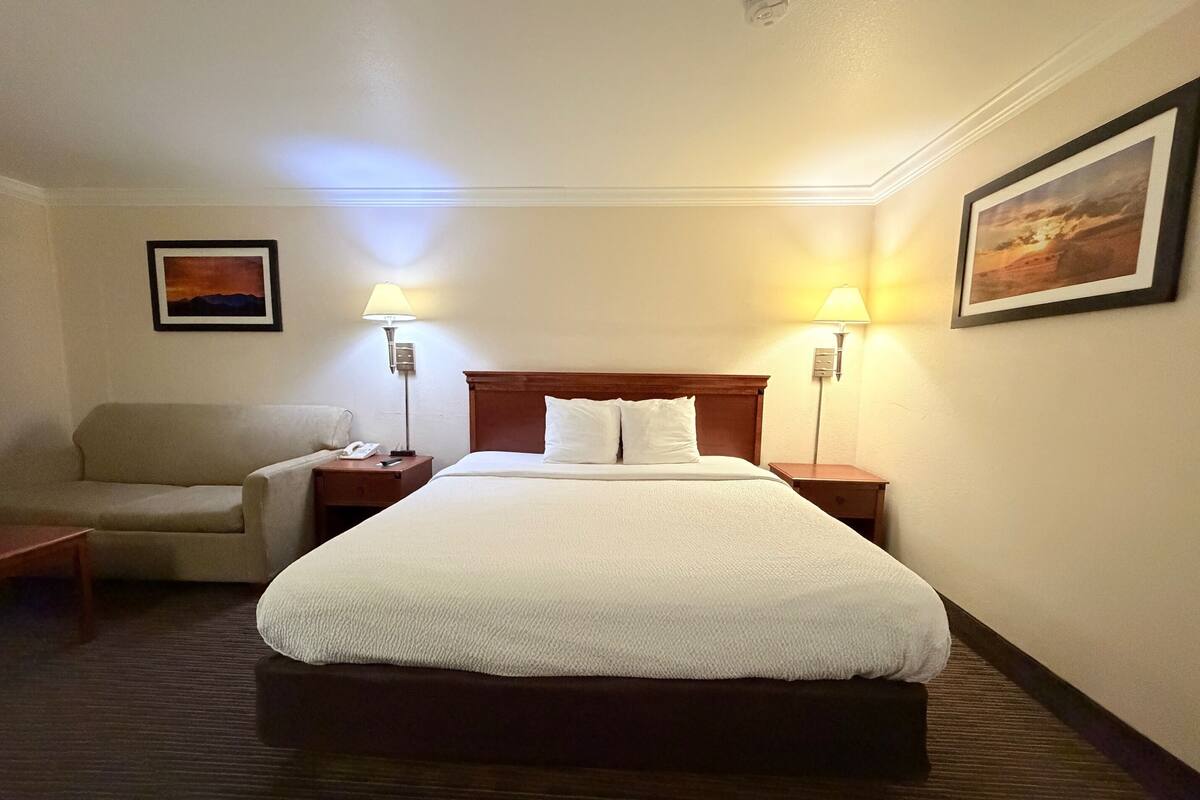 Standard Room, 1 King Bed