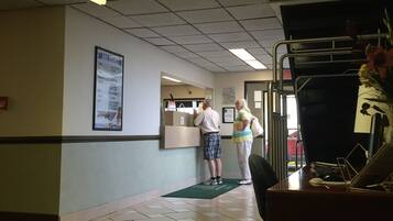 入住/退房自助服務台