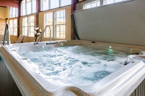 Indoor spa tub