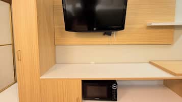 Deluxe Suite, 1 King Bed, Non Smoking | Individually furnished, desk, laptop workspace, iron/ironing board