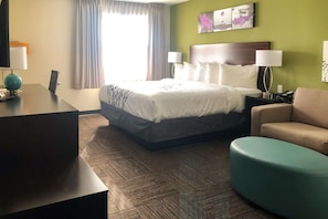 套房, 1 张特大床和 1 张沙发床, 无烟房 | 办公桌、免费婴儿床、折叠床/加床(额外收费)、免费 WiFi