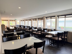 Free daily buffet breakfast - Sleep Inn & Suites Quebec City East (Boischatel)
